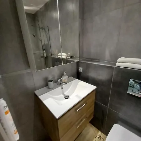 Lejlighed Przy Obozie Oświęcim (Auschwitz)